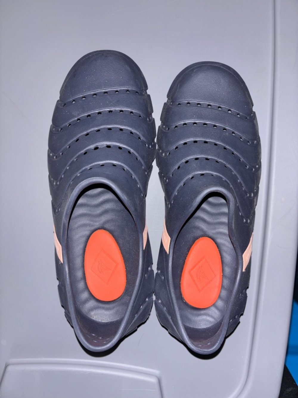Men’s 6 womens 7 Sperry water shoes